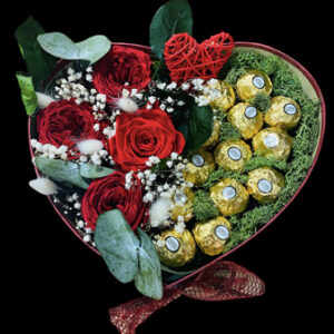 Boite coeur LOVE avec fleurs éternelles et chocolats